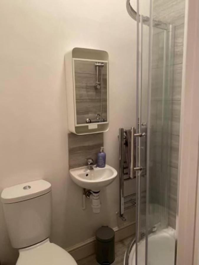 Spacious Four Bedroom Home 3 Bathrooms - Ковентрі Екстер'єр фото