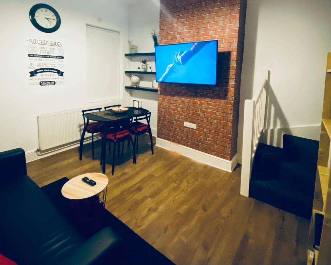 Spacious Four Bedroom Home 3 Bathrooms - Ковентрі Екстер'єр фото