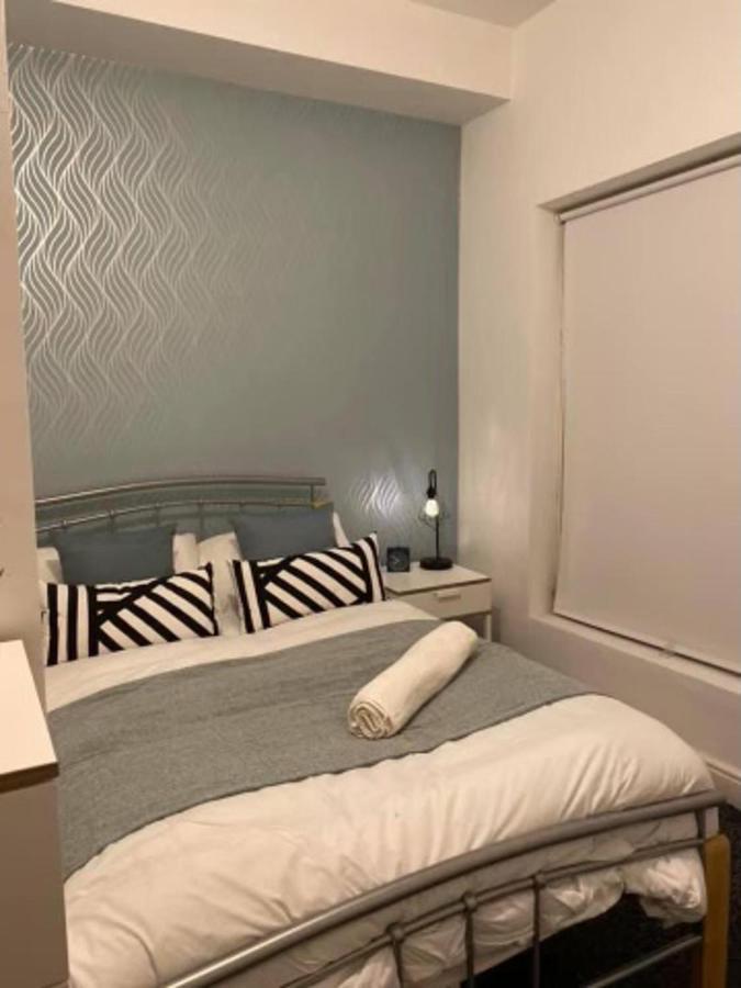Spacious Four Bedroom Home 3 Bathrooms - Ковентрі Екстер'єр фото