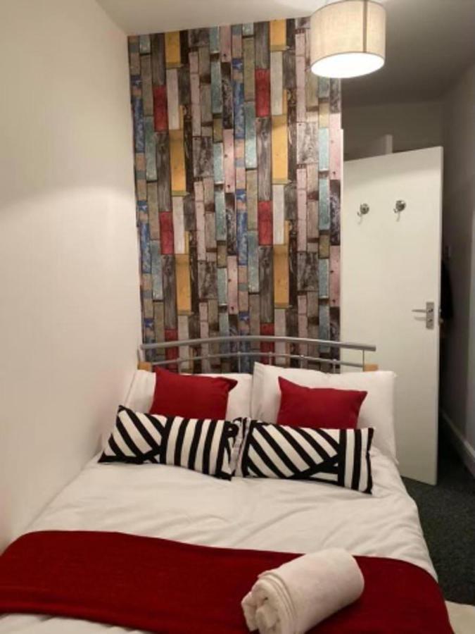 Spacious Four Bedroom Home 3 Bathrooms - Ковентрі Екстер'єр фото