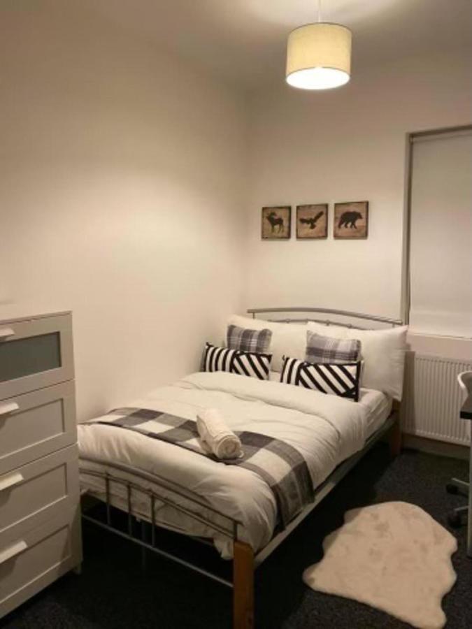 Spacious Four Bedroom Home 3 Bathrooms - Ковентрі Екстер'єр фото